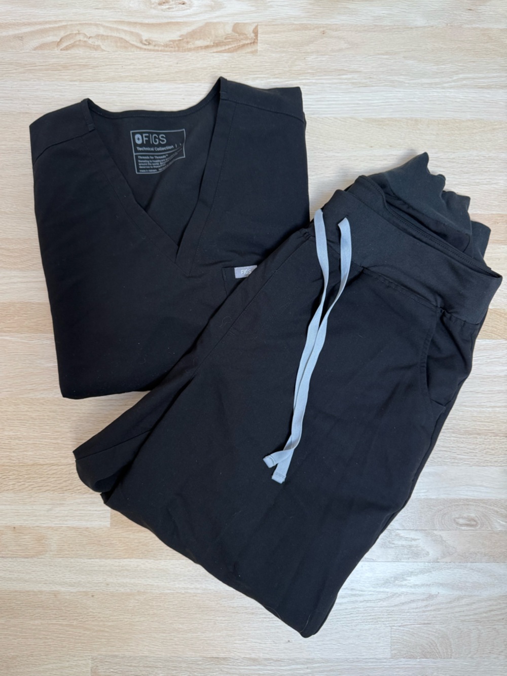 Figs Set Black Scrub Top and Jogger Pants
